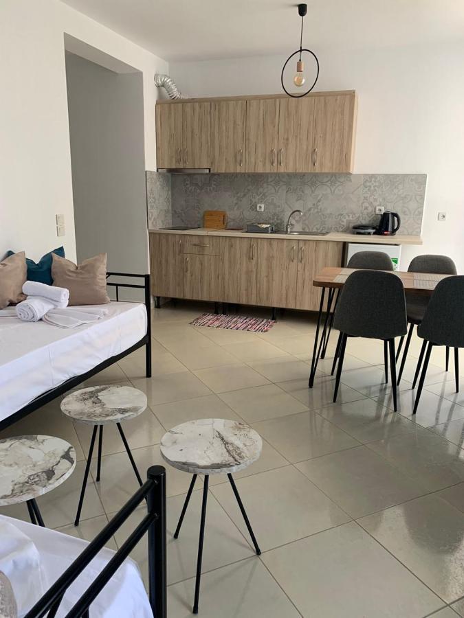 Mediterranean Apartments Himare Esterno foto