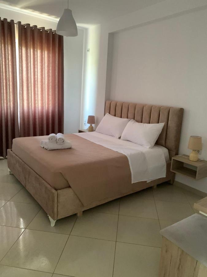 Mediterranean Apartments Himare Esterno foto
