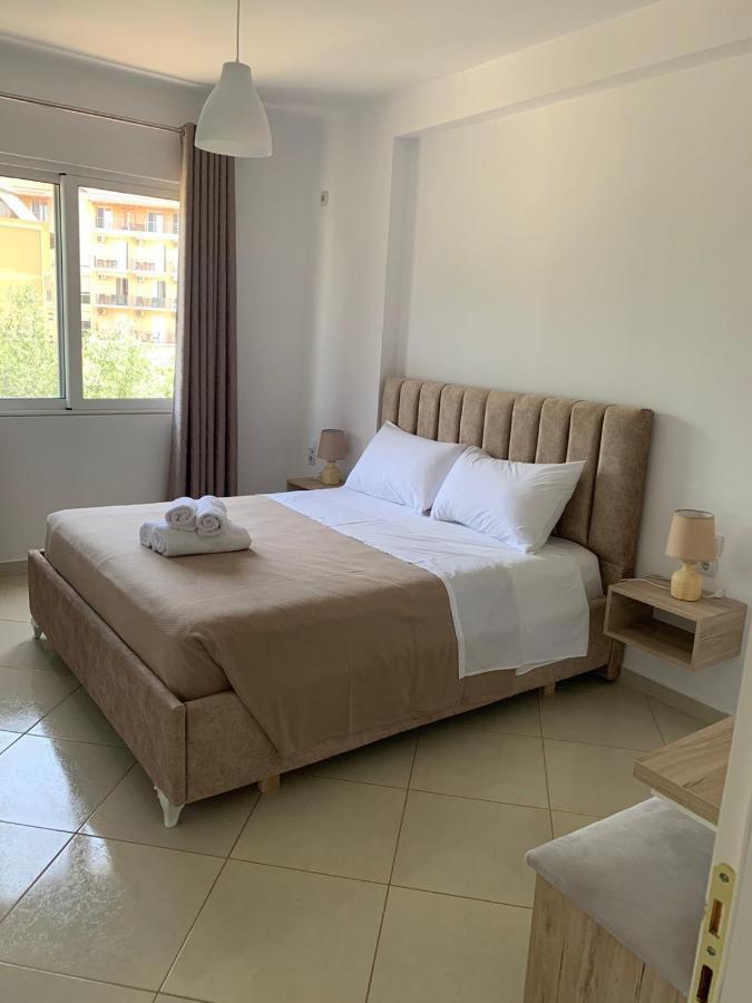 Mediterranean Apartments Himare Esterno foto