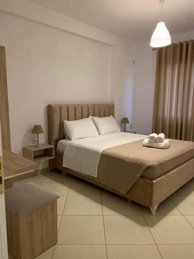 Mediterranean Apartments Himare Esterno foto